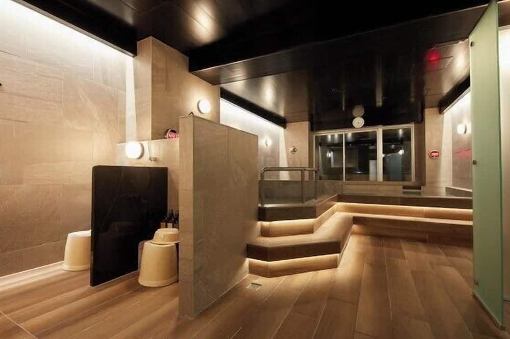 Rembrandt Cabin and Spa Shimbashi - Caters to Men