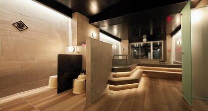 Rembrandt Cabin and Spa Shimbashi - Caters to Men