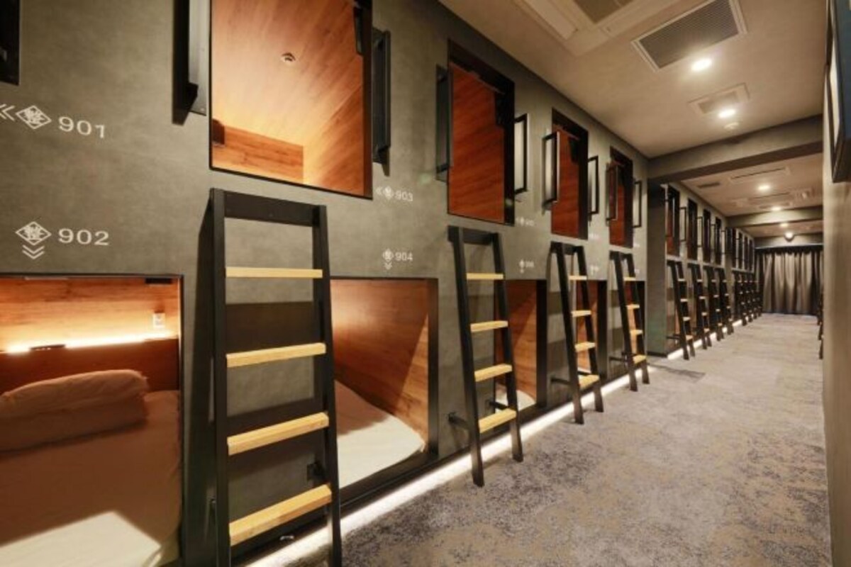 Bed In Capsule Room For Male-Lower Level