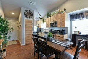 Private kitchen - Gathering Place at the Nest - Open-air Dining (Branson)