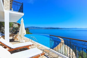 Villa | 3 bedrooms - House On The Rocks in Nisaki (Corfu)