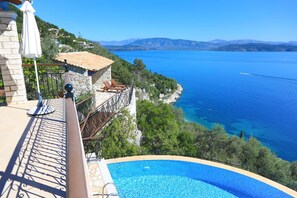 Villa | 3 bedrooms - House On The Rocks in Nisaki (Corfu)