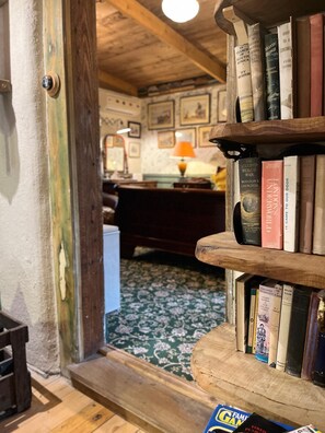 Apartment | Interior - Remarkable Boultons Barn With hot tub (Newton Abbot)