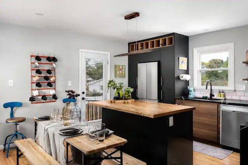 Eclectic Mid Century Modern 3BD/3BA with *Hot Tub*
