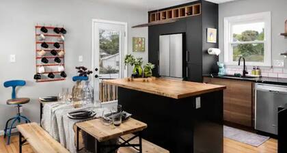 Eclectic Mid Century Modern 3BD/3BA with *Hot Tub*