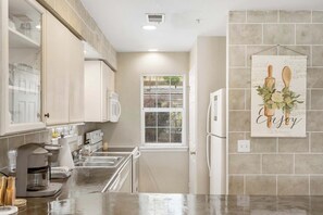 Condo, Multiple Beds, Kitchen (Valley View Treehouse) | Private kitchen | Coffee/tea maker