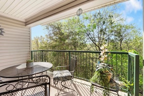 Condo, Multiple Beds, Kitchen (Valley View Treehouse) | Outdoor dining - Valley View Treehouse - Holiday Hills Branson Golf Resort Outdoor Pools (Branson)