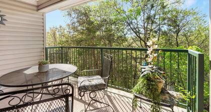 Valley View Treehouse - Holiday Hills Branson Golf Resort Outdoor Pools