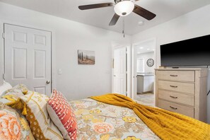 Condo, Multiple Beds, Kitchen (Valley View Treehouse) | 2 bedrooms, individually decorated, individually furnished, free WiFi