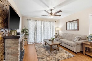 Condo, Multiple Beds, Kitchen (Valley View Treehouse) | Living area | 42-inch flat-screen TV with digital channels