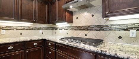 Casa, varias camas, balcón | Cocina privada | Refrigerador, microondas, horno y parrilla de estufa