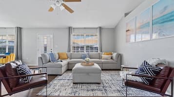 TV connectée, cheminée, jeux vidéo, baby-foot