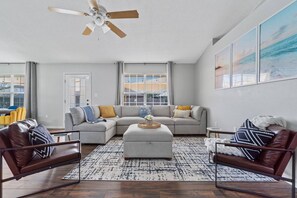 Smart TV, chimenea, videojuegos y futbolito