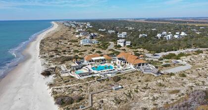 Chic + Modern BHI Retreat, Both Clubs, 3 Golf Carts, 5 Porches w/Great Views