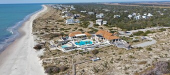 Chic + Modern BHI Retreat, Both Clubs, 3 Golf Carts, 5 Porches w/Great Views