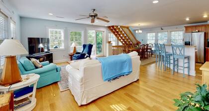 Fun Family Beach Getaway, BHI & Shoals Club, 3 Golf Carts, 5 Porches w/Great Views