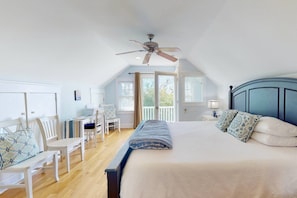 5 bedrooms, iron/ironing board, travel crib, free WiFi - Fun Family Beach Getaway, BHI & Shoals Club, 3 Golf Carts, 5 Porches w/Great Views (Bald Head Island)