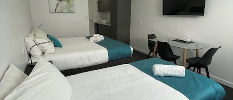 King Twin Room | 1 bedroom, iron/ironing board, bed sheets