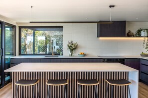 Fridge, oven, stovetop, dishwasher