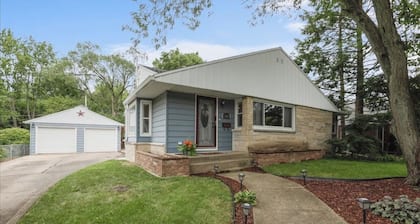 Beautiful 5 bedroom home only minutes from UIUC