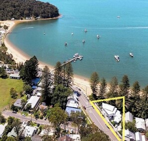 On the beach - 1 FREE NIGHT! Absolute Beach Front House Panoramic Views (Patonga)