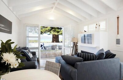 Absolute Beach Front House Panoramic Views 1 FREE NIGHT!