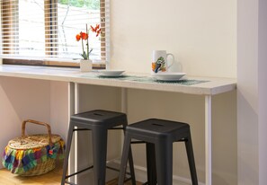 Dining - Camellia Cottage - In the heart of picturesque Olinda (only 45 min from Melbourne CBD) is this little hideaway. (Olinda)