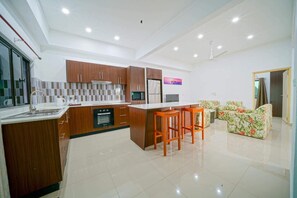 2 Schlafzimmer, Bügeleisen/Bügelbrett, Bettwäsche