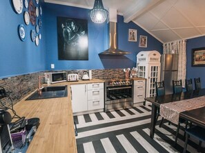 Fridge, microwave, oven, stovetop - Ruapehu District's 5-star historic Owhango OLD POST OFFICE 5-7 Bdr Holiday Home (Owhango Village)