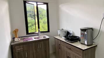 Room, 1 Bedroom | Private kitchen | Paper towels