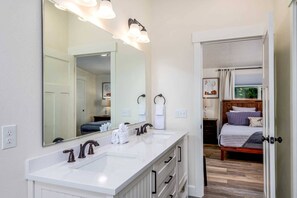 3 habitaciones, tabla de planchar con plancha y wifi 