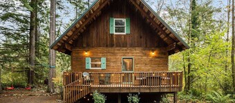 Exquisite and Comfy Riverside Retreat, Huge Deck, Two Fire-Tables, BBQ, New Décor and Furnishing