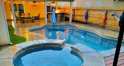 Beautiful home W/Pool, Spa, Fire pit & Outdoor grill.
