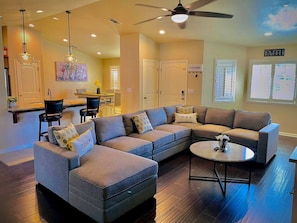 Smart TV, books - Beautiful home W/Pool, Spa, Fire pit & Outdoor grill. (Fresno)