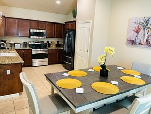 Dining - Beautiful home W/Pool, Spa, Fire pit & Outdoor grill. (Fresno)