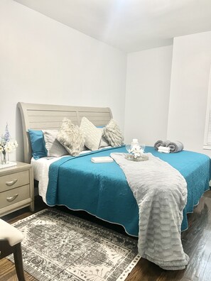 4 bedrooms, iron/ironing board, WiFi, bed sheets - MODERN LUXE 2 - 4BEDROOMS/4BEDS/1SOFA - APARTMENT (Mount Vernon)