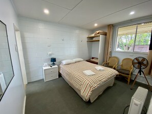 Habitació doble Comfort | Escriptori, wifi gratuïta i roba de llit 