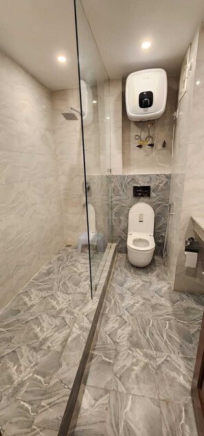 Deluxe Room | Bathroom - Piyush Residency (Kumharsain)