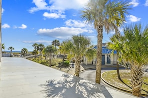 Property grounds - Seacrest 204 - 2 BR Gulf front unit on Okaloosa Island (Fort Walton Beach)