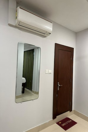 Superior Room | Desk, free WiFi, bed sheets - Amenda International near IGI airport (New Delhi)
