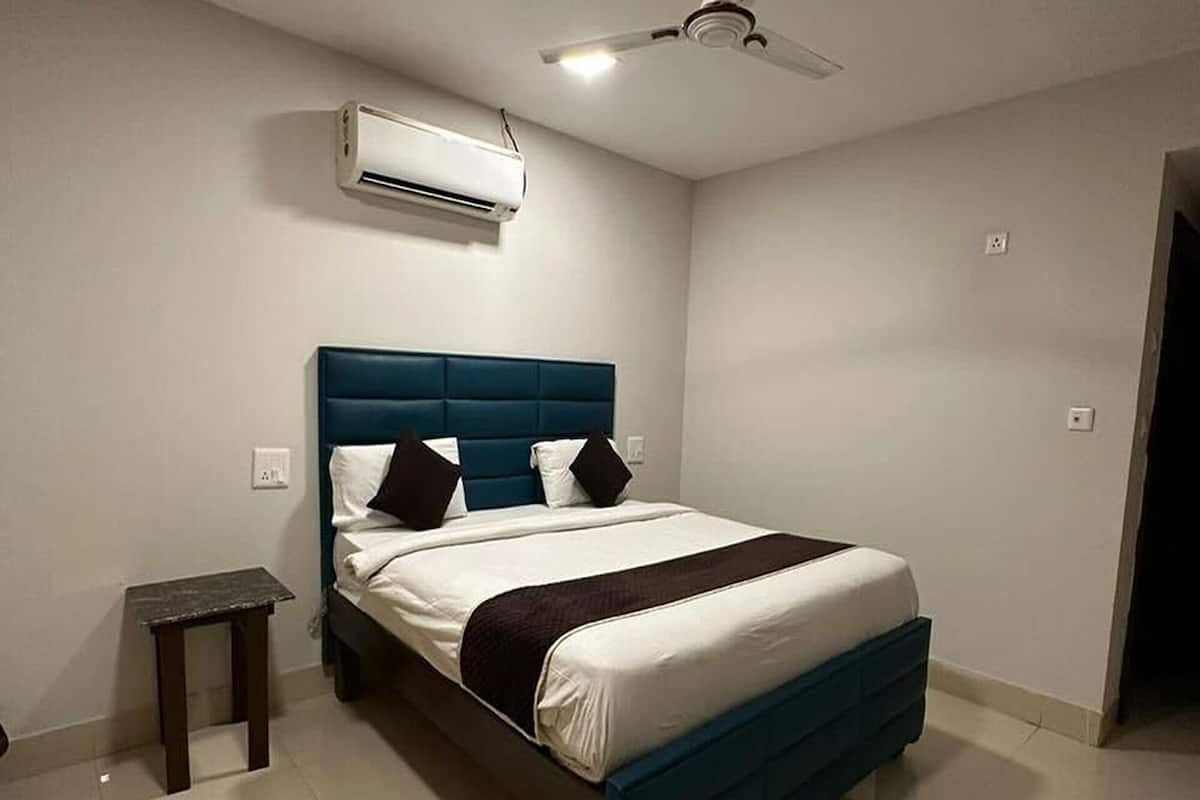 Deluxe Room | Desk, free WiFi, bed sheets