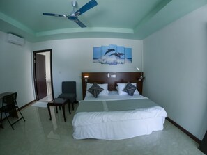 Deluxe Double Room | Desk, iron/ironing board, free WiFi, bed sheets - Clouds Beach Retreat Laamu (Gan)