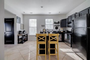 Fridge, microwave, oven, stovetop - Sweet Stay Near Savannah | 3BR Home (Pooler)