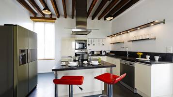 Fridge, microwave, oven, stovetop