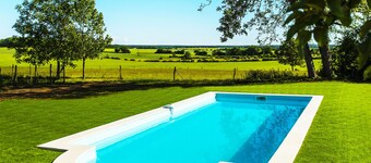 Jolie maison 15 pers piscine chauffée couverte privée calme