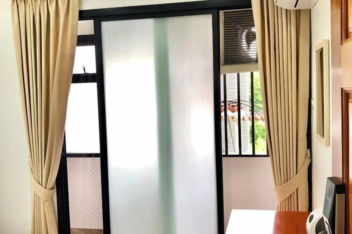 In-room safe, desk, WiFi (free), bed sheets