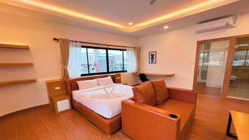 Family Penthouse | In-room safe, desk, free WiFi, bed sheets