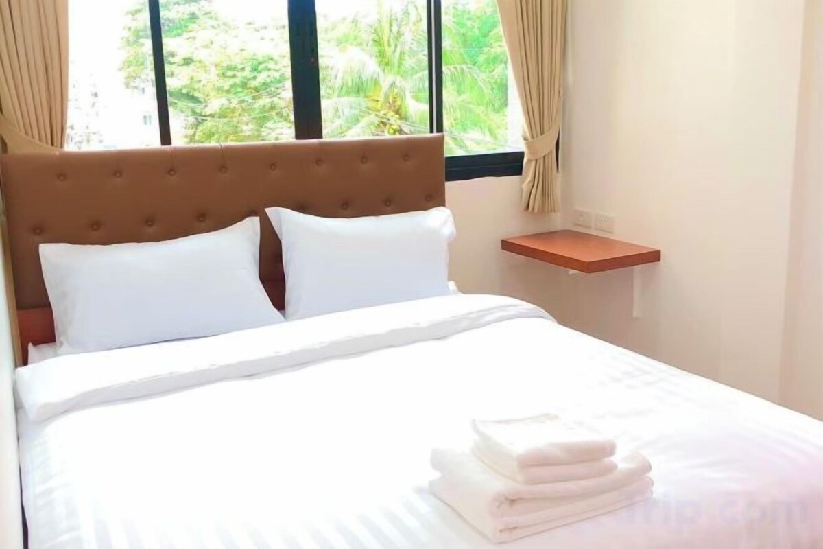 In-room safe, desk, WiFi (free), bed sheets