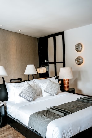 In-room safe, free WiFi, bed sheets