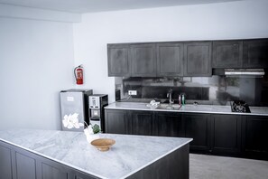 Fridge, cookware/dishes/utensils